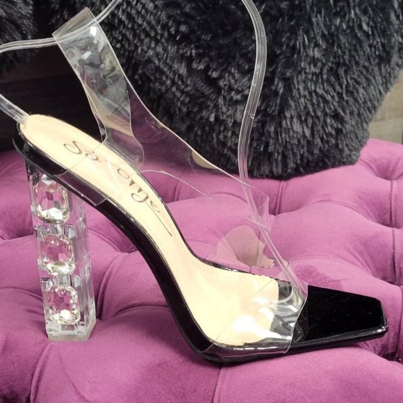 Heels - Picture 3 of 4